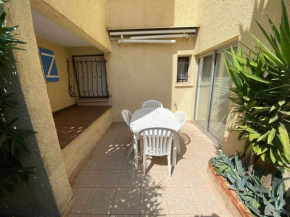 Appartement en RDC, accès direct plage, terrasse 30m², parking privé, équipements complets - FR-1-326-795